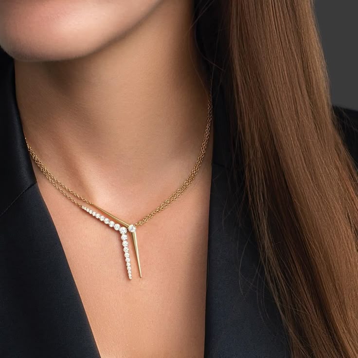 Gold pendant necklace